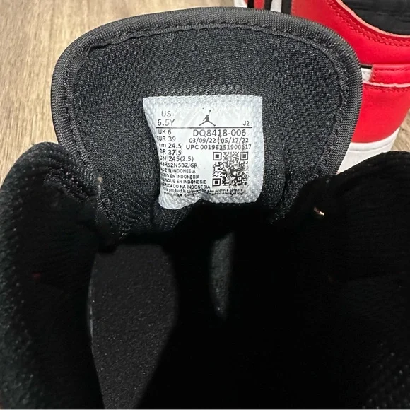 {preloved} Youth Air Jordan 1 - Picture 10 of 11